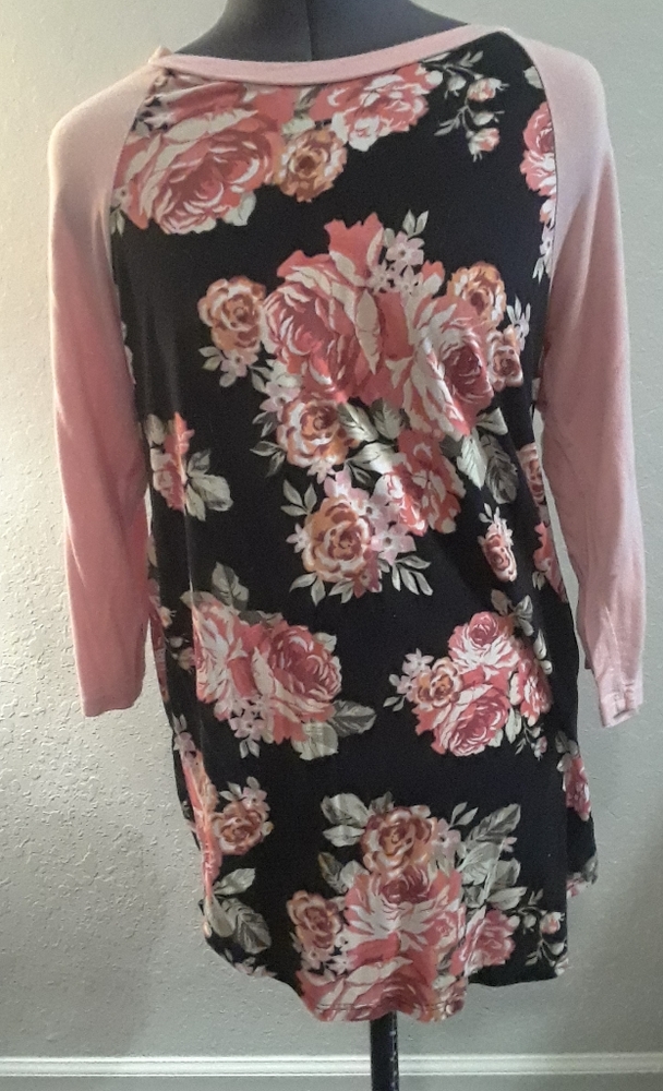 Rose Patterned Pink & Black Baseball Tee‎